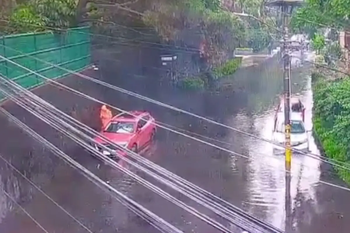 Encharcamiento en la zona de Jardines del Pedregal Foto: captura X (@C5_CDMX)