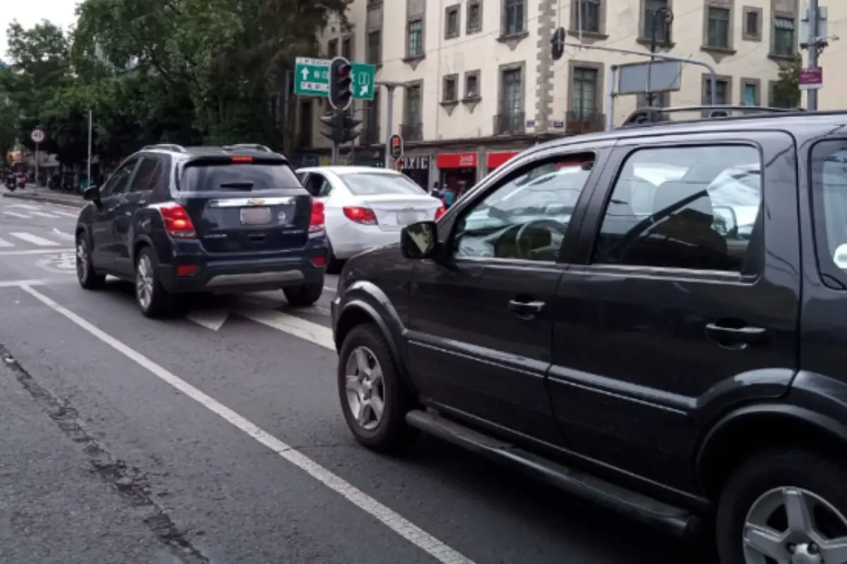 Autos circulando en calles de CDMX.    Foto: X(@OVIALCDMX)