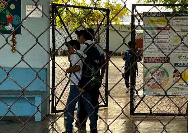 Regresan a clases cientos de alumnos tras paro de maestros en Yucatán