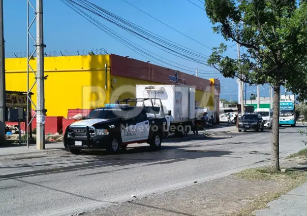Someten a empleados de tienda comercial en Cadereyta tras asalto
