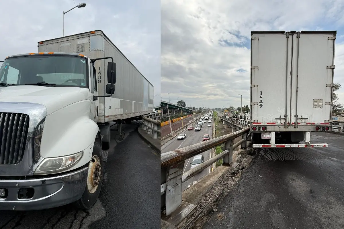 Tráiler se quedó atorado en puente vehicular en CDMX. Foto: Ramón Ramírez | Canva