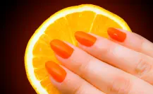 Verano 2025: 7 increíbles diseños de uñas frutales que son tendencia