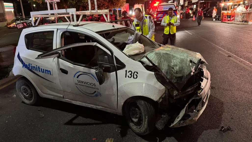 Conductor ebrio sufre volcadura tras dormitar en avenida Ruiz Cortines