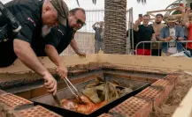 Yucatán hace historia en Europa con la primera cochinita pibil enterrada realizada en un festival