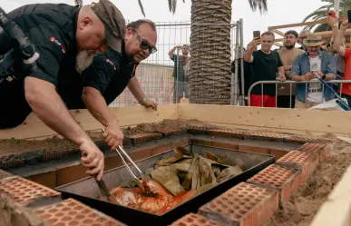 Yucatán hace historia en Europa con la primera cochinita pibil enterrada realizada en un festival
