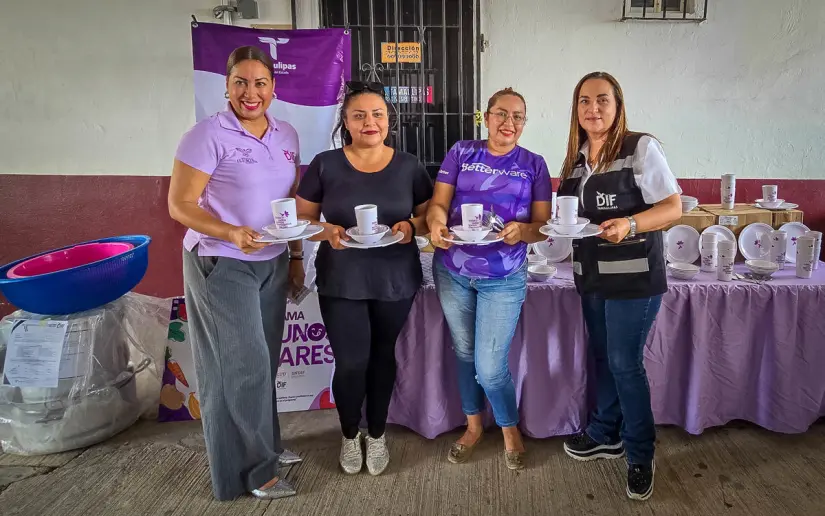 Entrega de equipamiento para desayunadores escolares en Tamaulipas. Foto: Carlos García