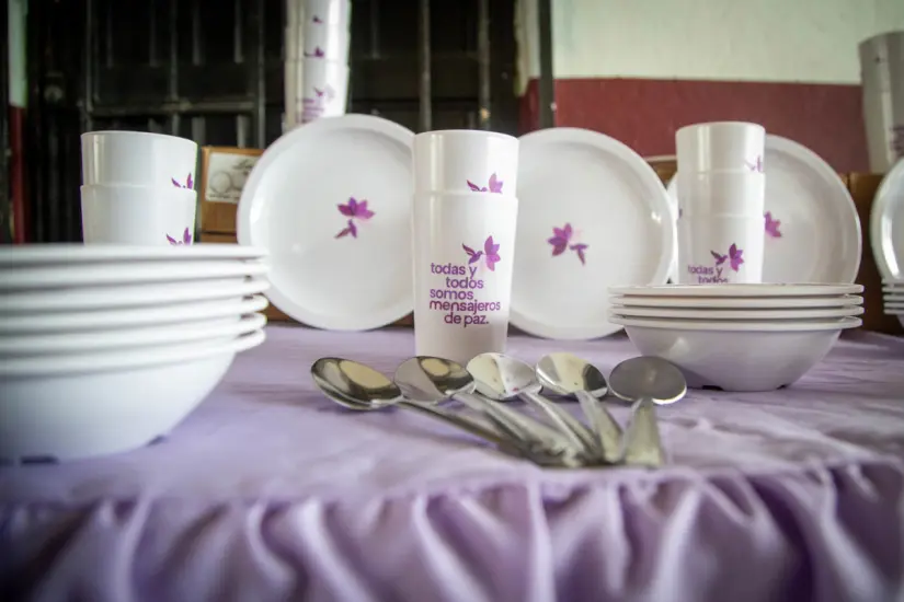 Parte del equipamiento consiste en enseres de cocina para servir los alimentos. Foto: Carlos García