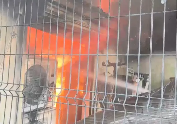 Desalojan a más de 500 personas por incendio en Conalep de Monterrey