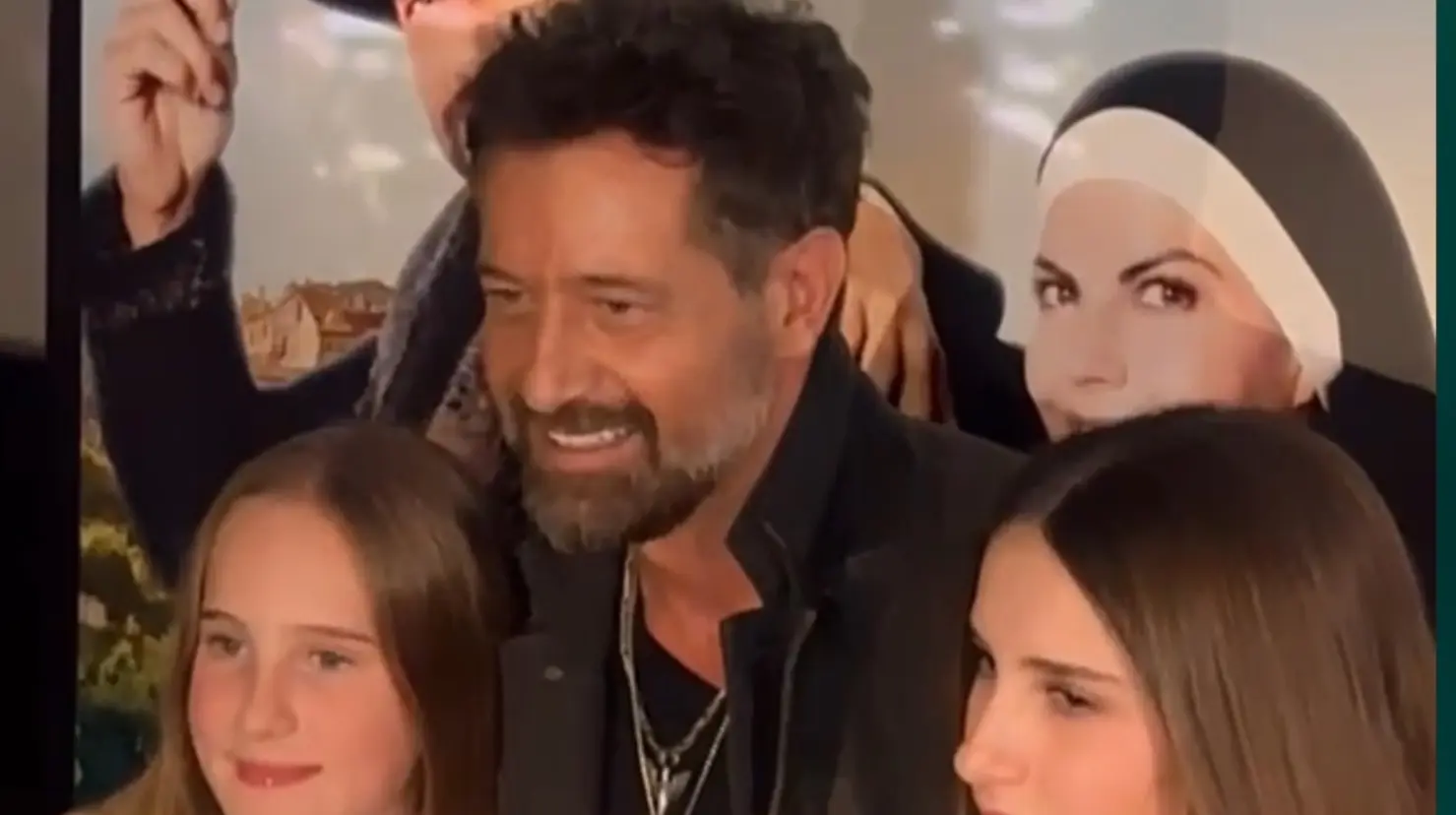 Gabriel Soto celebra estreno de Monteverde arropado por sus hijas. Foto: Otto Rojas