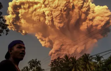 VIDEO l Captan explosión del monte Lewotobi Laki-Laki en Indonesia