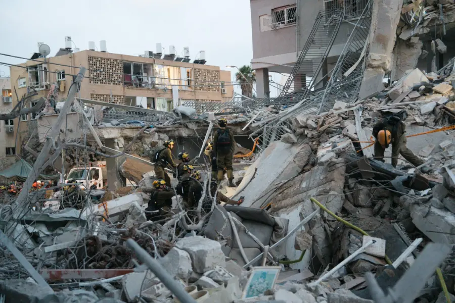 Suenan alarmas en Israel e Irán en el quinto día consecutivo de guerra