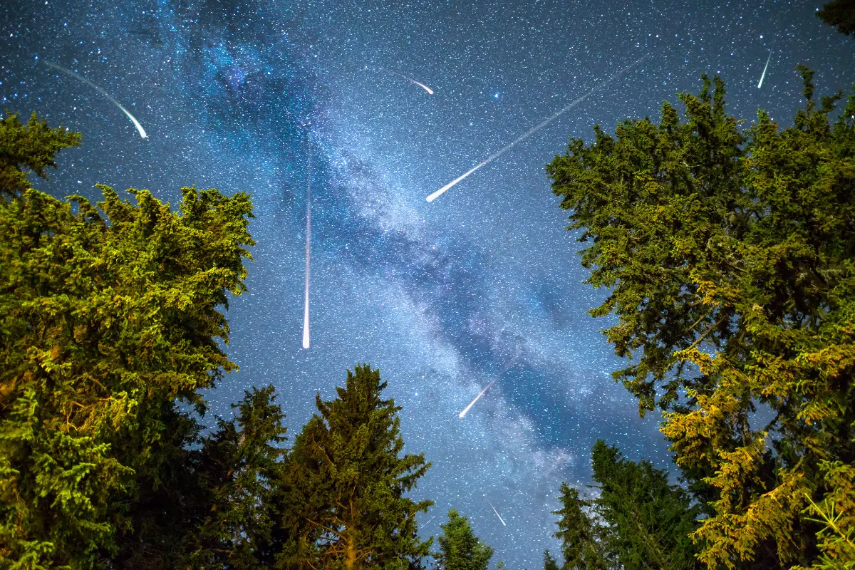 La final del mes de junio de 2025 trae consigo un bello espectáculo celestial digno de disfrutarse al aire libre. Foto: Canva