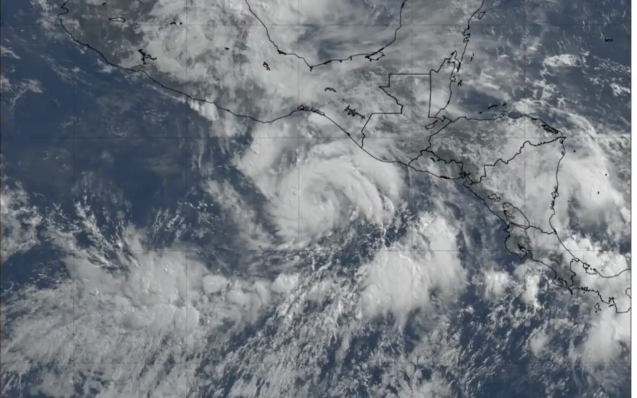 Desplazamiento de Erick en el Océano Pacífico. Captura de pantalla: tropicaltidbits