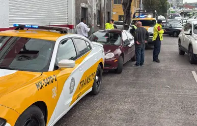Policías de tránsito de CDMX ayudan a madre en labor de parto; bebé nace en auto camino al hospital