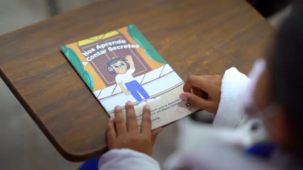 Conoce el libro que les enseña a los niños de Salinas Victoria a detectar situaciones de riesgo