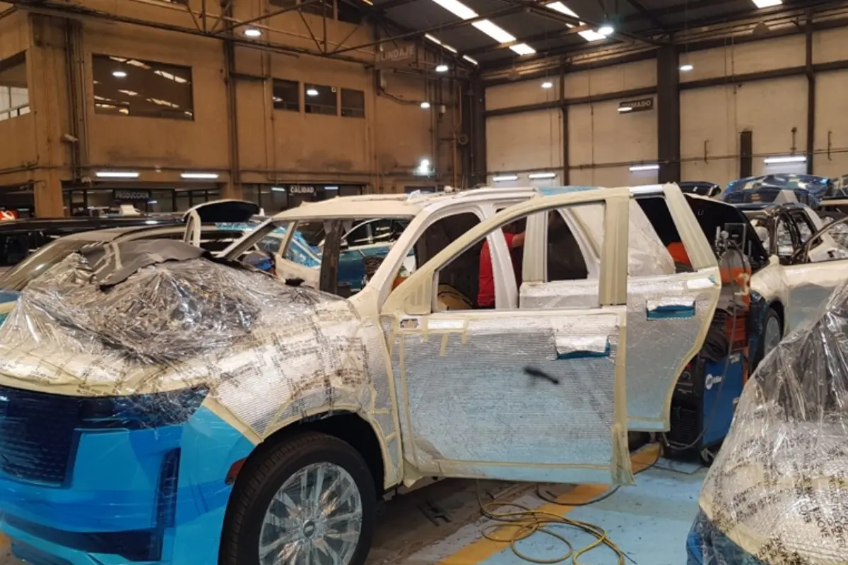 Proceso de blindaje de auto. Iván Macías