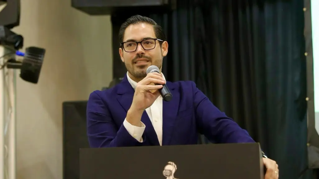 David de la Peña invita al certamen Reina del Adulto Mayor 2025 en Santiago