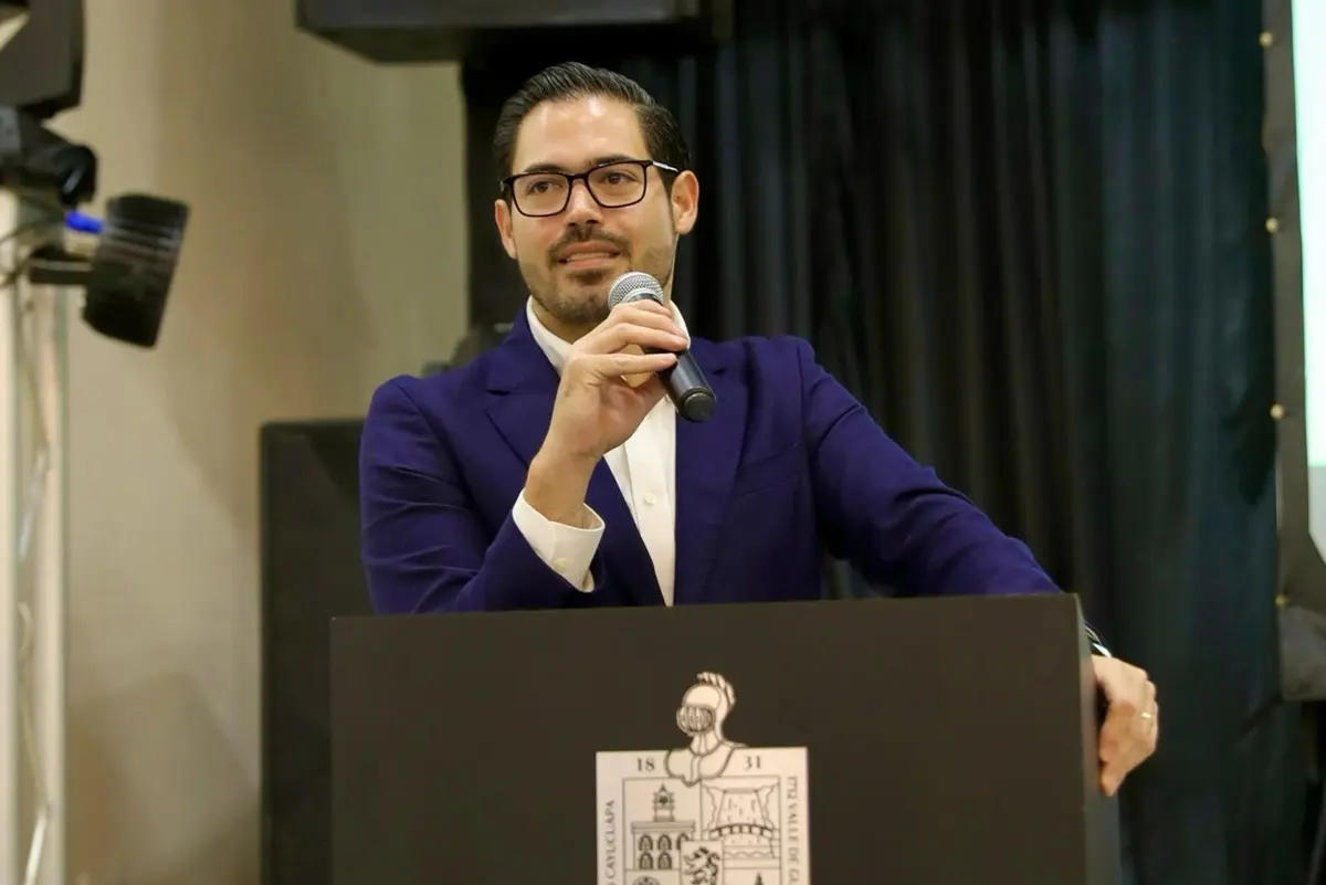 El alcalde de Santiago, David de la Peña, invitó a las mujeres mayores de 60 años a participar en el certamen Reina del Adulto Mayor 2025. Foto: Facebook David de la Peña