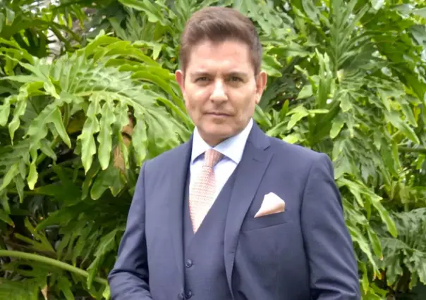 Ernesto Laguardia sufre choque automovilístico y denuncia falta de atención de las autoridades