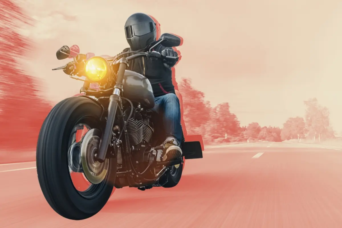 Un motociclista. Foto: Canva