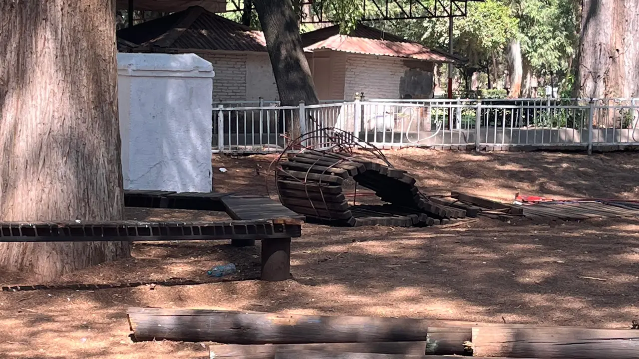 La rehabilitación del Parque Guadiana incluye la desinstalación de algunos juegos. Foto: Jesús Carrillo.