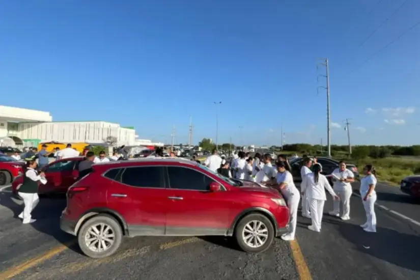 Protestas y cierrre de vialidades en Reynosa por la desaparición de un enfermero del IMSS cuando viajaba en la autopista Monterrey- Reynosa. Foto: Carlos García