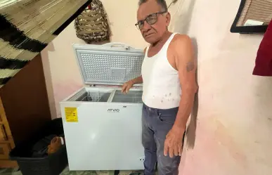 Adultos mayores piden ayuda para recuperar nevera que perdieron por apagones en Mérida