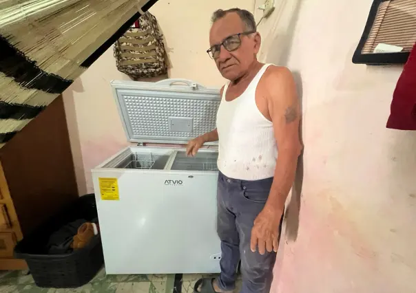 Adultos mayores piden ayuda para recuperar nevera que perdieron por apagones en Mérida