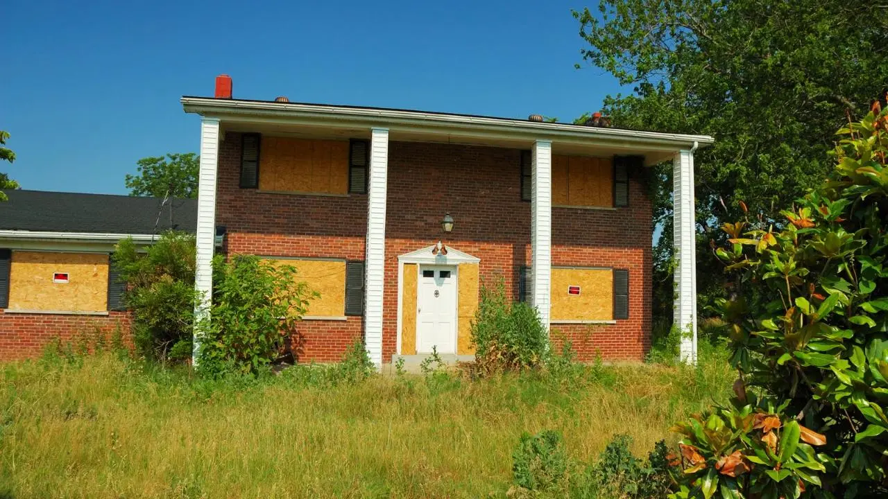 Infonavit lanzará venta de casas abandonadas e invadidas en el Edomex. Foto: Canva