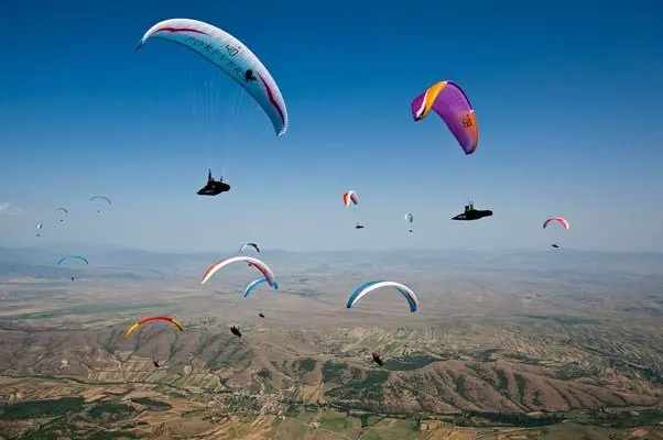Valle de Bravo combina naturaleza, aventura y cultura para ofrecer a sus visitantes experiencias únicas. Imagen: GEM