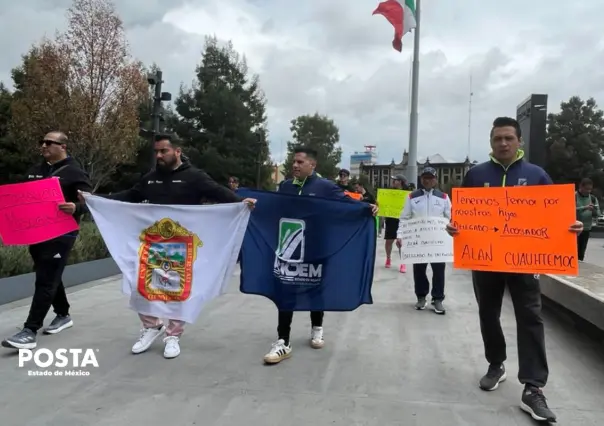 Atletas de taekwondo protestan en Edomex y piden diálogo con Delfina Gómez