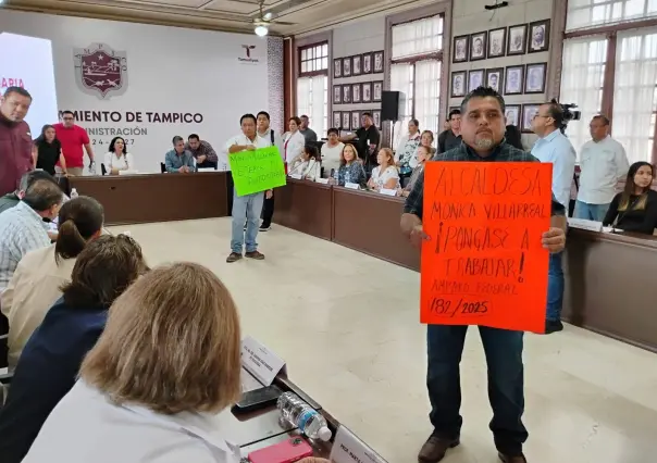 Colonos de Tampico irrumpen sesión de cabildo para manifestarse por incumplimiento en obra de CFE 