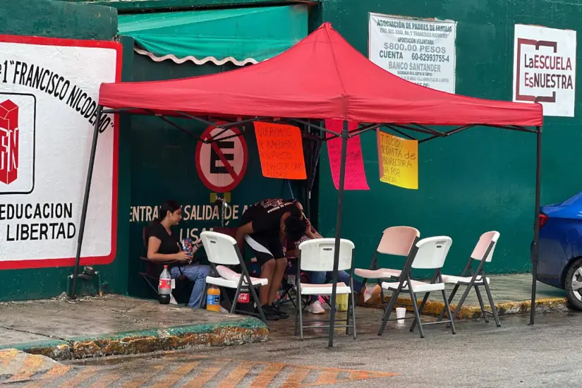 Docentes y padres de familias esperan respuesta de la Secretaria de Educación de Tamaulipas | Foto: Axel Hassel