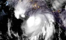 Huracán Erick toca tierra en Categoría 3 en la costa de Oaxaca