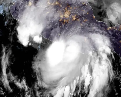 Huracán Erick toca tierra en Categoría 3 en la costa de Oaxaca