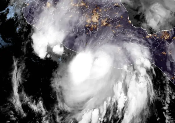 Huracán Erick toca tierra en Categoría 3 en la costa de Oaxaca