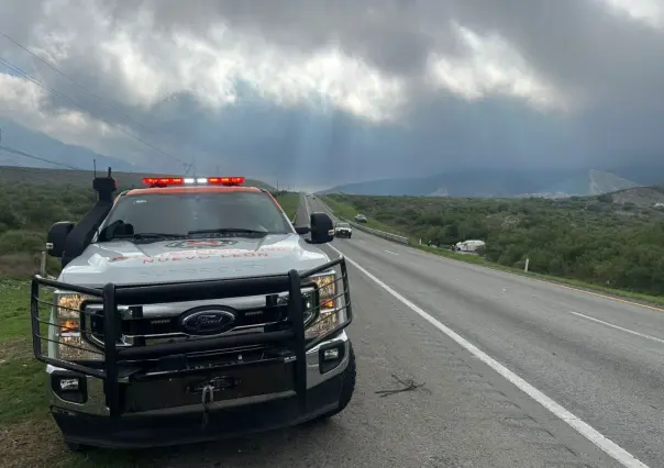 Muere conductor en volcadura de vehículo sobre la carretera Monterrey-Saltillo