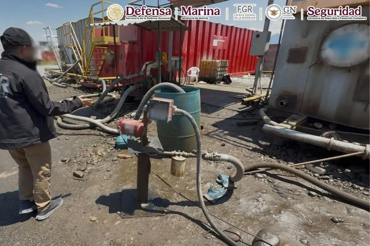 Predio donde se aseguró combustible, pipas y otras herramientas para extraer combustible en Allende, Nuevo León. Foto: Cortesía
