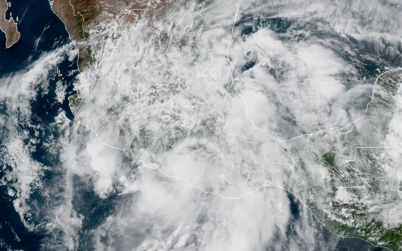 México en vista satelital y huracán Erick. Foto: National Oceanic and Atmospheric Administration