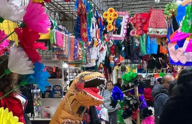 En este mercadito se instaló el primer teléfono público de Victoria