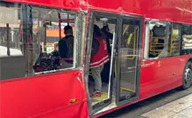 Choque entre Metrobús y camión de ruta deja varios lesionados en Paseo de la Reforma