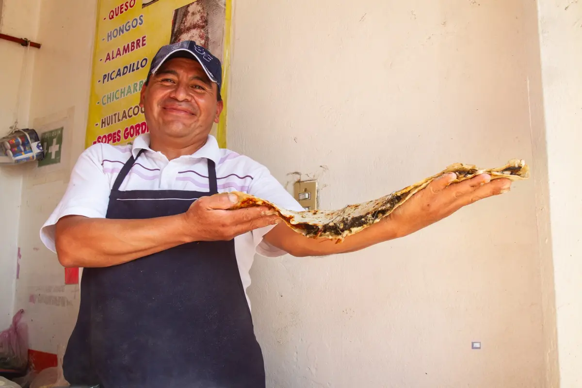 Quesadillas gigantes Doña Tere, Foto: Facebook @QuesadillasXochimilco