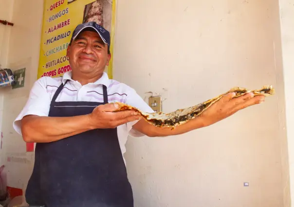 Estas quesadillas gigantes en CDMX son baratas, deliciosas y te las llevan a casa