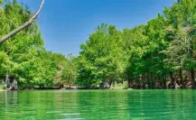 Este río a una hora de Victoria es ideal para disfrutar de un día de campo y pescar con la familia 