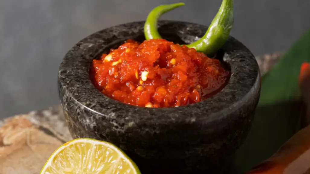Así puedes preparar una salsa tamaulipeca de chile piquín y limón