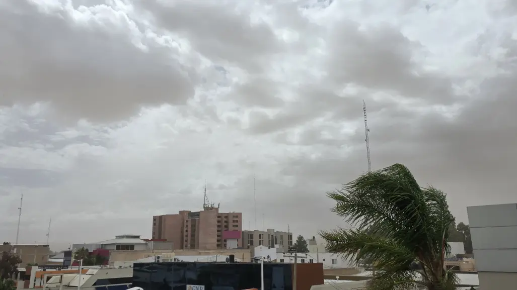 FOTOS | Llega atípica tolvanera a Durango; así se vio desde distintos puntos de la ciudad
