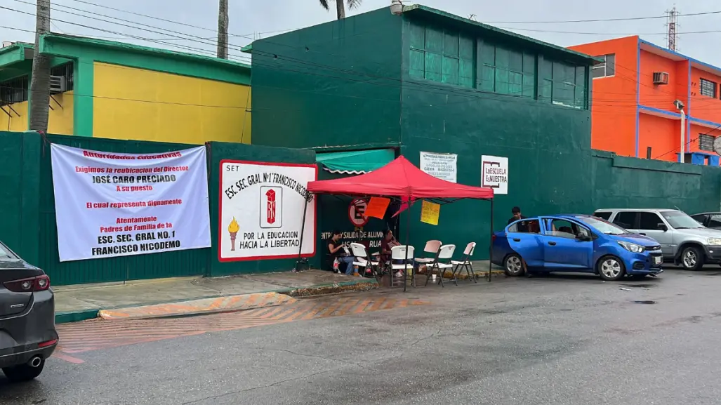 Protestan en secundaria de Tampico; misma en donde pelearon alumnas y apuñalaron a abuelita