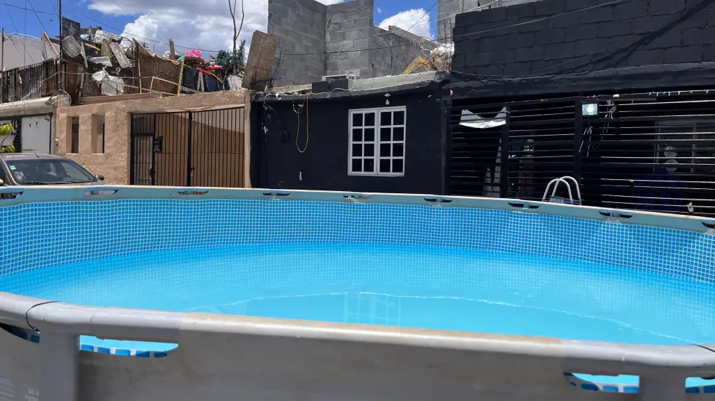 Saltillo: ¿Una alberca en plena calle? Así se vive el verano en la colonia Zaragoza