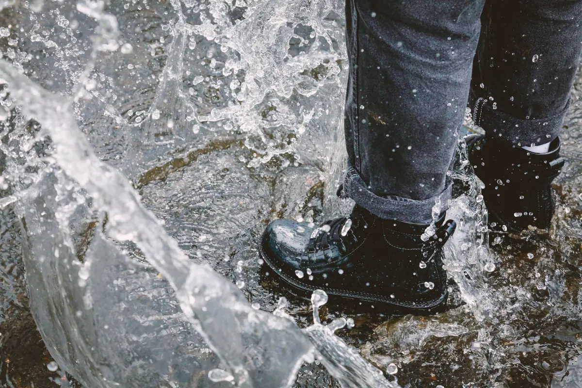 Zapatos para la lluvia en CDMX, Foto: Canva