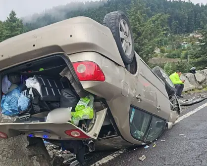 Volcadura en la carretera Toluca-México deja un hombre lesionado